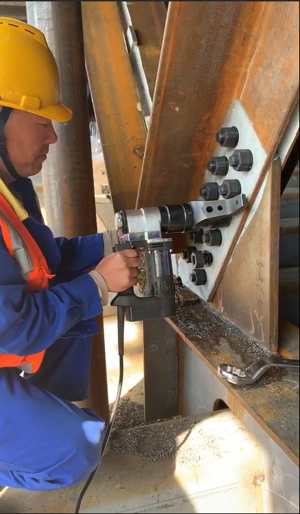 山東漢普電動(dòng)扭矩扳手施工現(xiàn)場(chǎng)